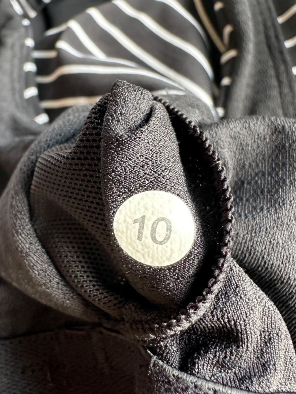 lululemon Scoop Neck Tank Luon Size 10 Parallel Stripe Black White Built-In Bra - Picture 7 of 7